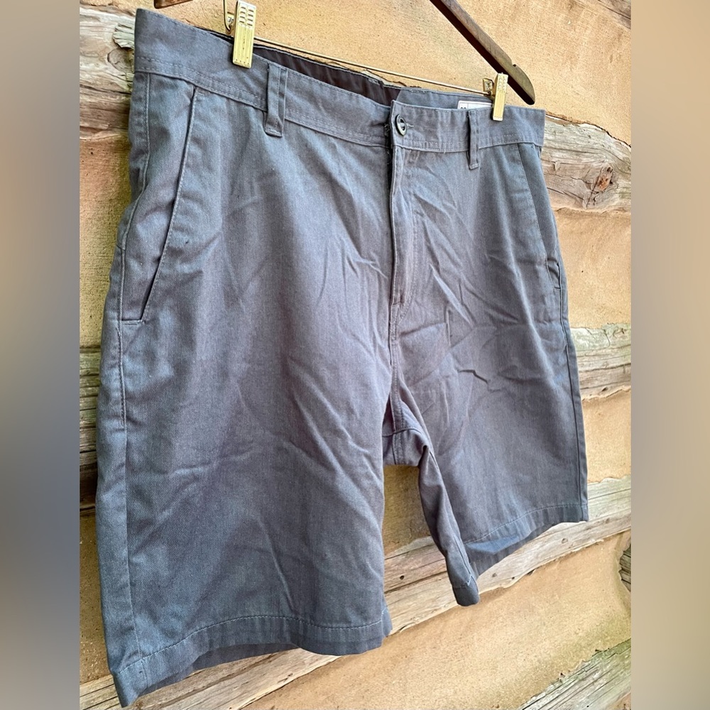 Volcom Shorts - Picture 3 of 7